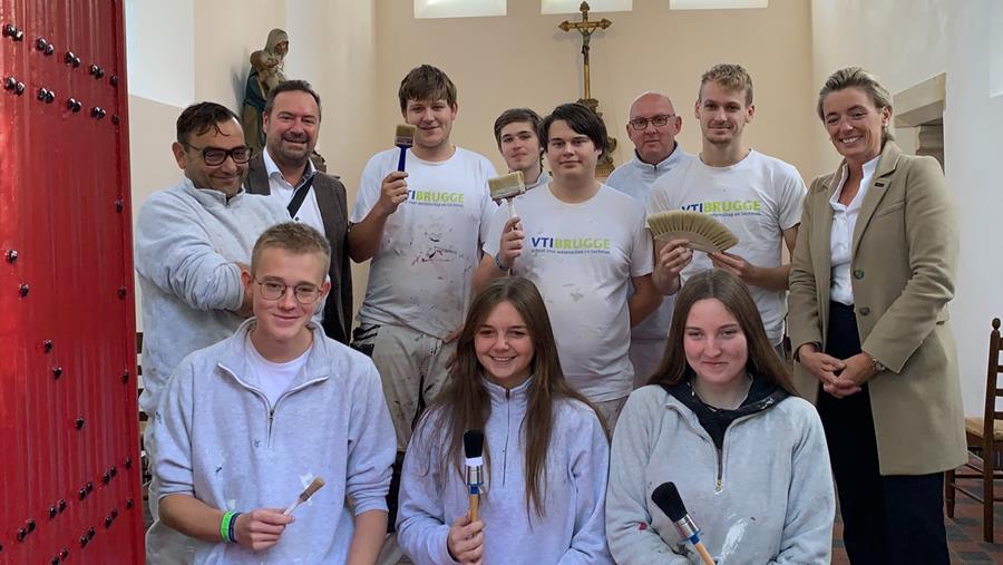 Leerlingen VTI Brugge restaureren 160 jaar oude kapel