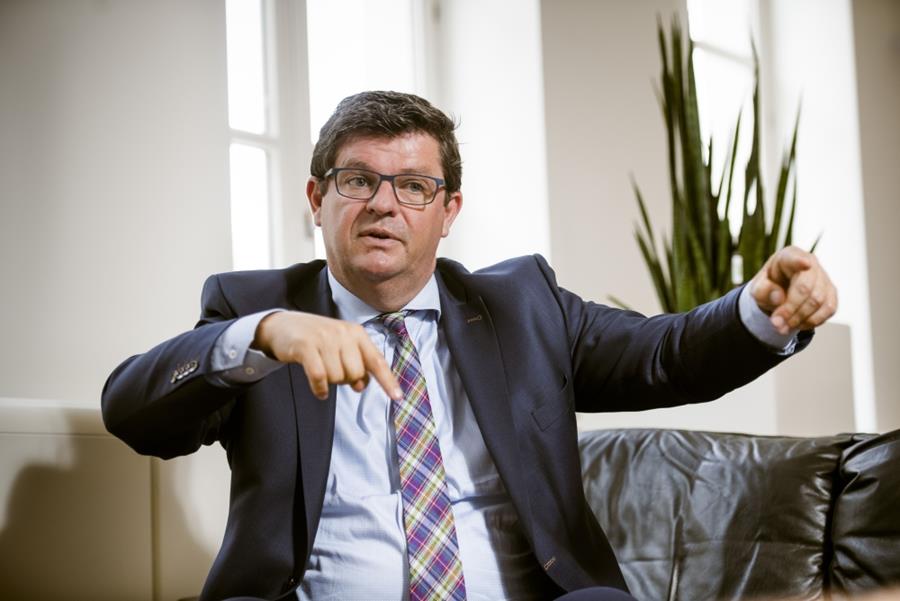 Interview Bart Tommelein:  "Bouwsector cruciaal voor energiebeleid"