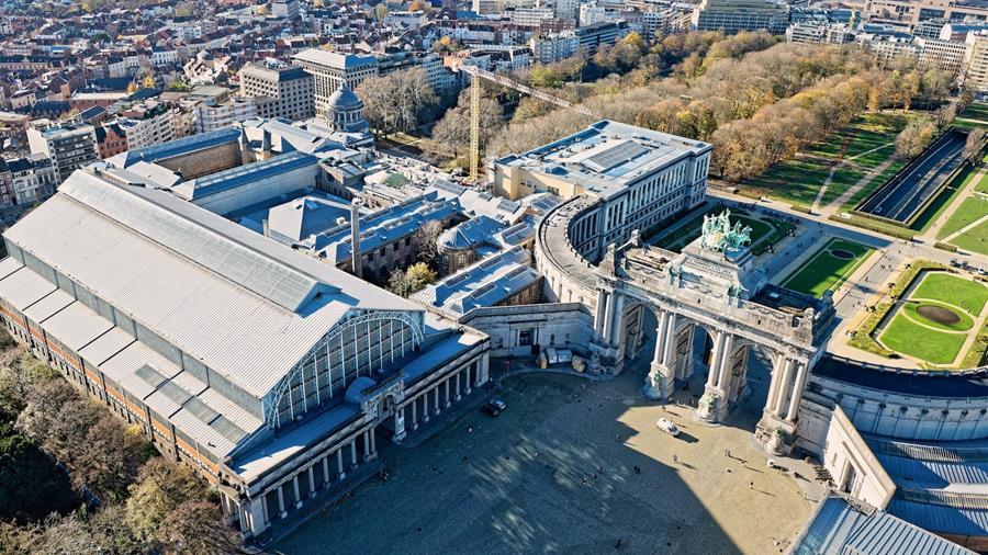 VERNIEUWING VAN DE DAKEN VAN AUTOWORLD IN HET JUBELPARK