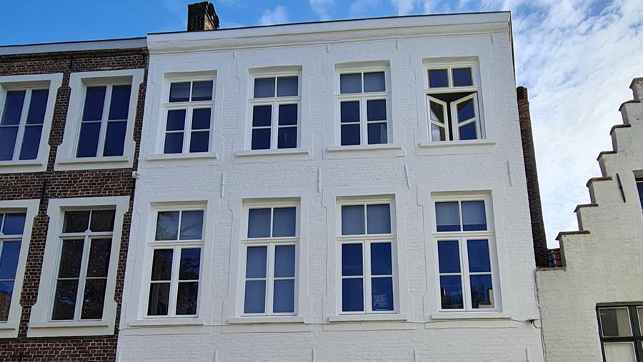 Devlieghe rénove la façade d'une maison de maître à Bruges