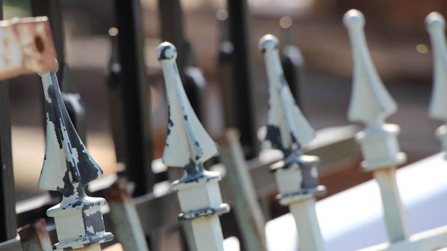 Hoe metalen ondergronden beschermen?