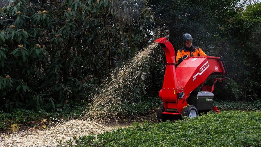 GTM Professional présente une déchiqueteuse de bois à batterie pionnière