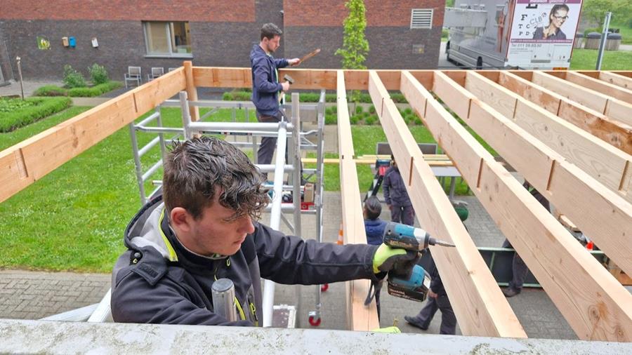 Studenten tonen vakmanschap met duurzaam bijgebouw